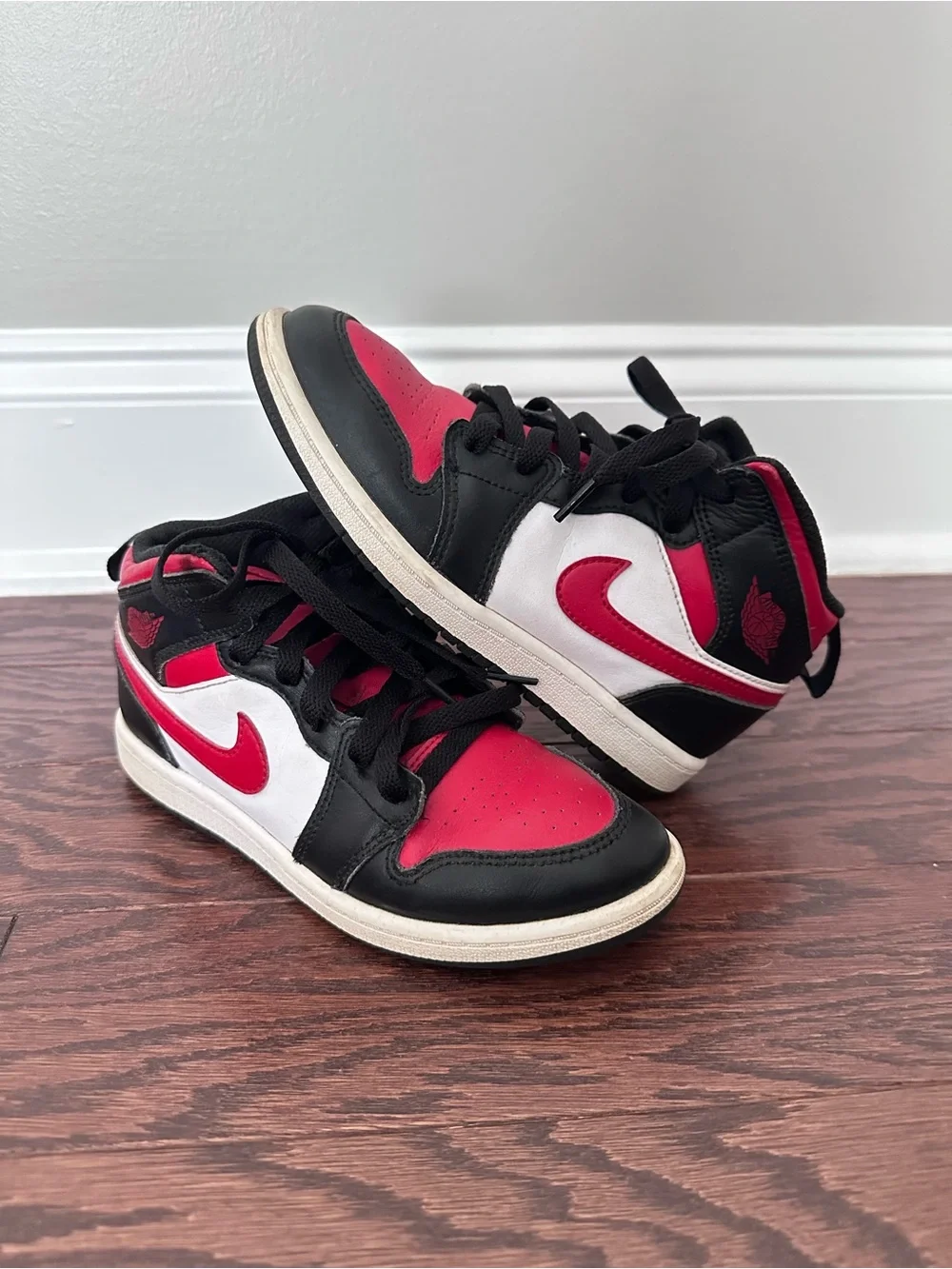 Kids Nike Air Jordan 1 Mid Sneakers Red White and Black Size 2Y